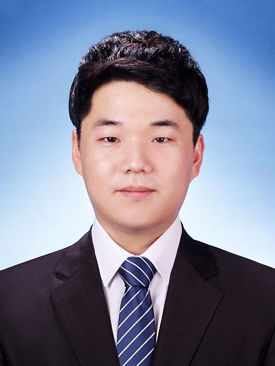 이명훈 사진