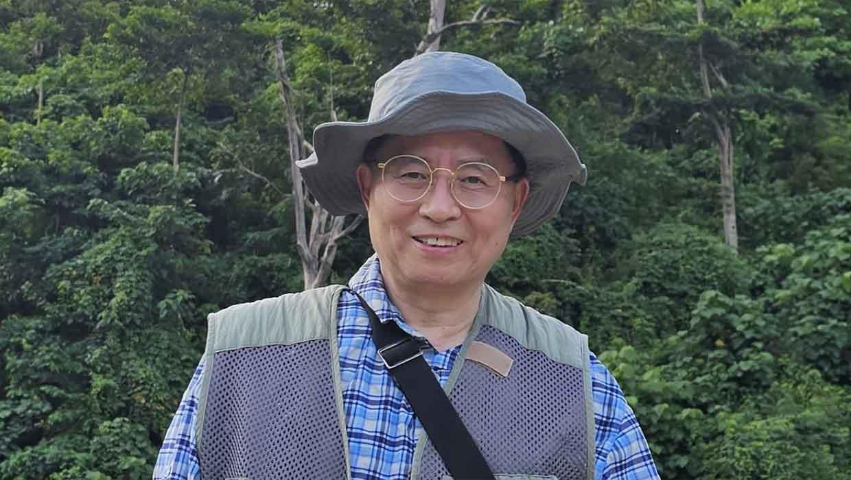 Professor Bae Yang-seop of Incheon National University won the 19th Northeast Asian Biological Conservation Award 대표이미지